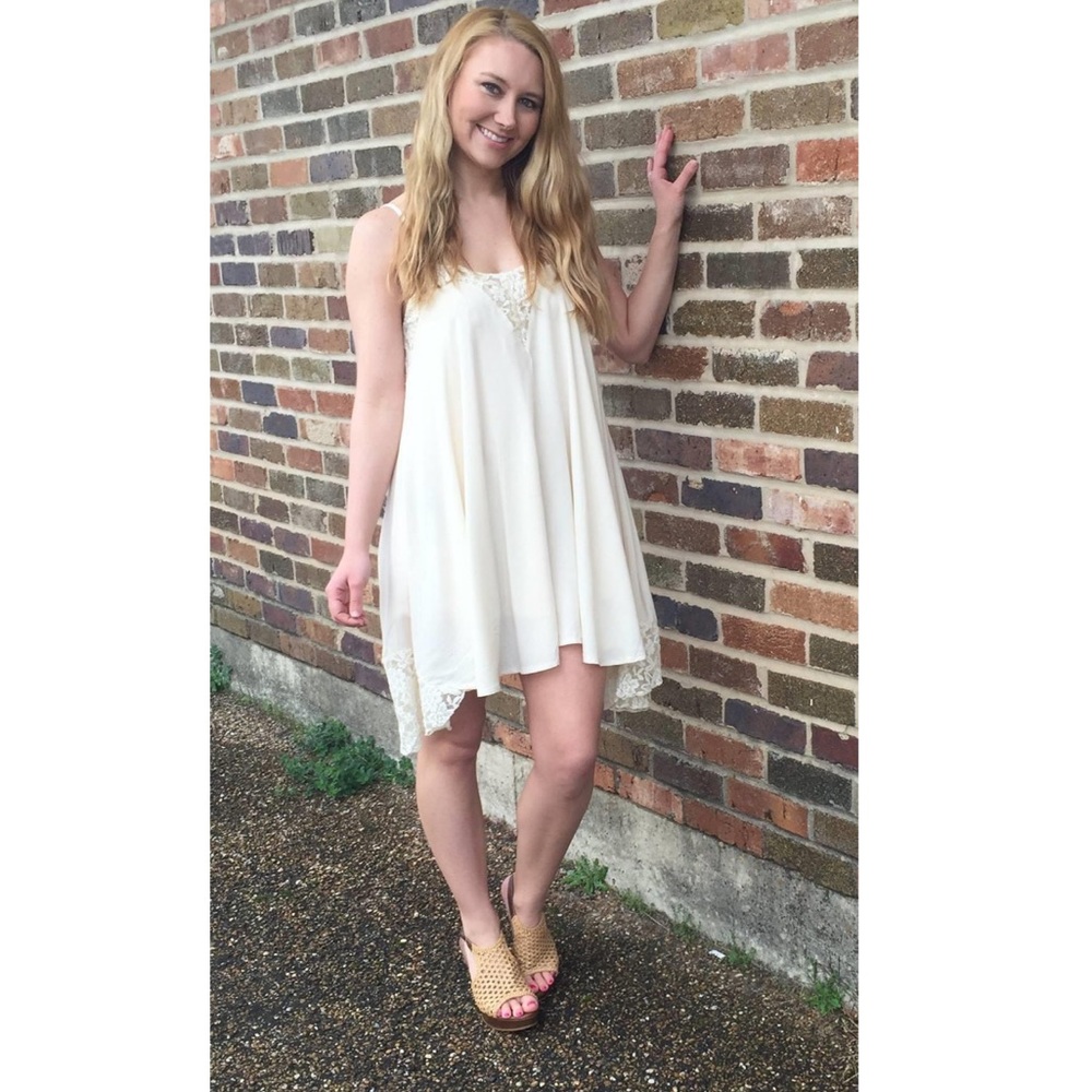 🆕 IVORY DRESS - Picture 2 of 4